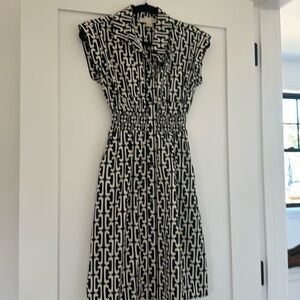 Black and cream colored dress with pockets